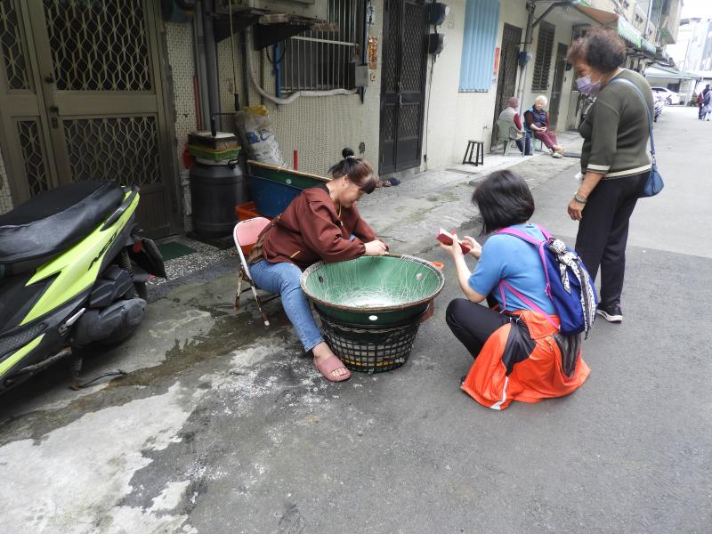 學員說這樣的畫面，讓他想起小時候長輩的生活日常。