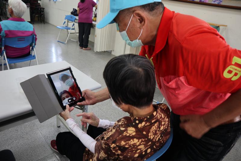 學員認真操作中