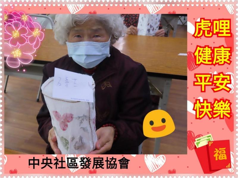 學員製作電子賀卡，主題為健康平安祝福圖