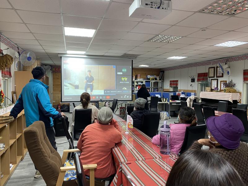 「wacare」線上課程APP提供免費以及付費課程，健康促進課程、免費團體課程、專業健康諮詢以及長照積分專業課程等種類多元。