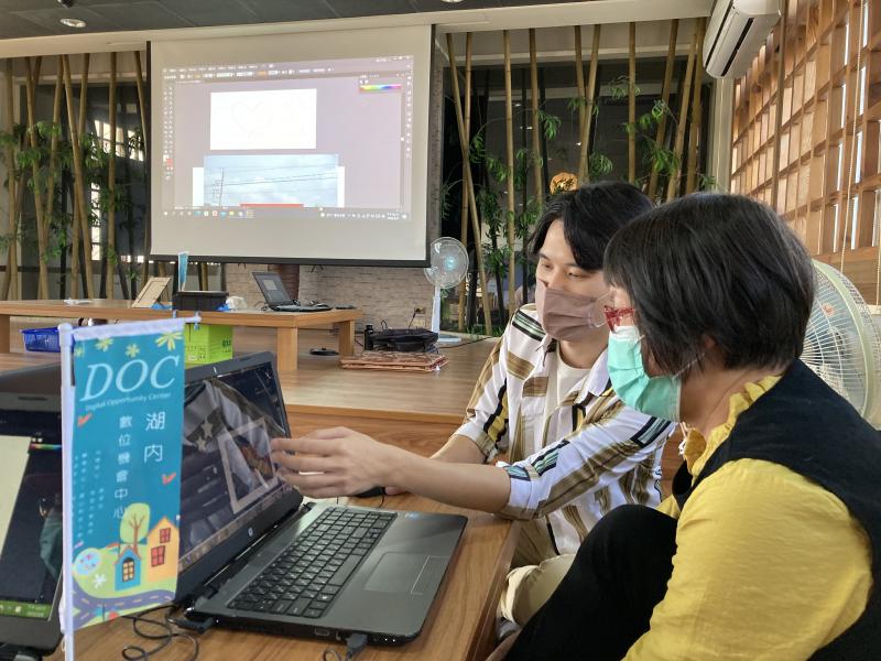 講師將每位學員遇到的問題都一一回覆及講解，在學習的過程由不斷地討論與交流，讓學習效果更加分