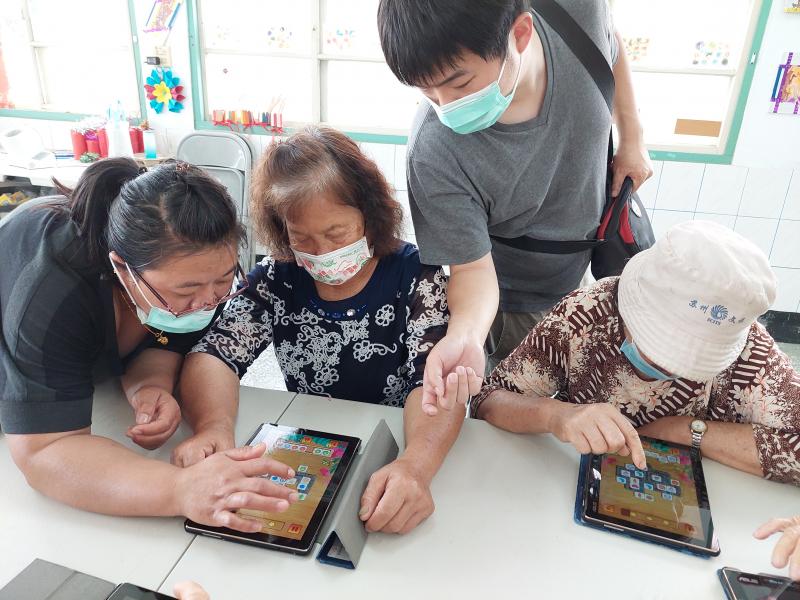 大家一起來動動腦闖關