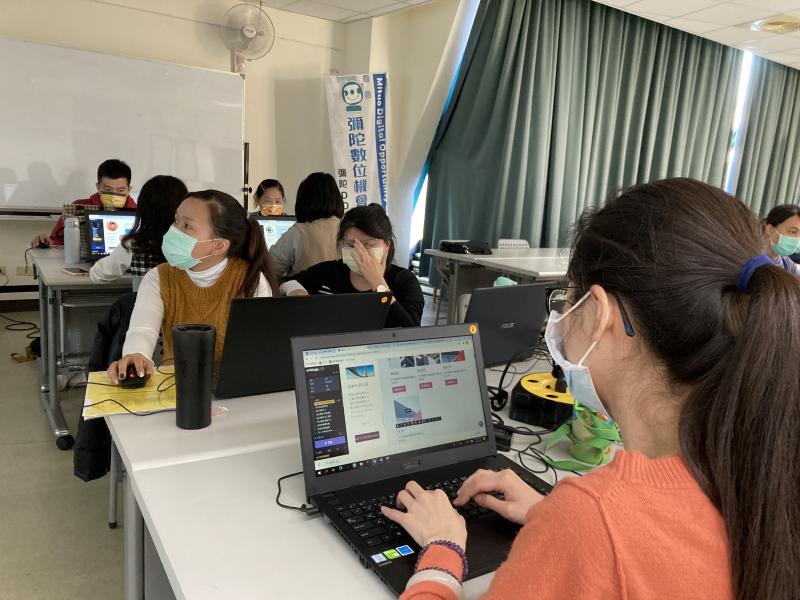 學員設計社區的福利資源網站，提供長輩友善的搜尋空間