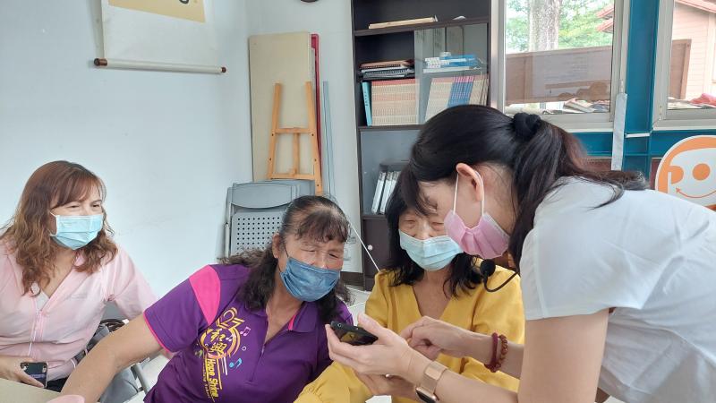 老師指導影音編輯的應用