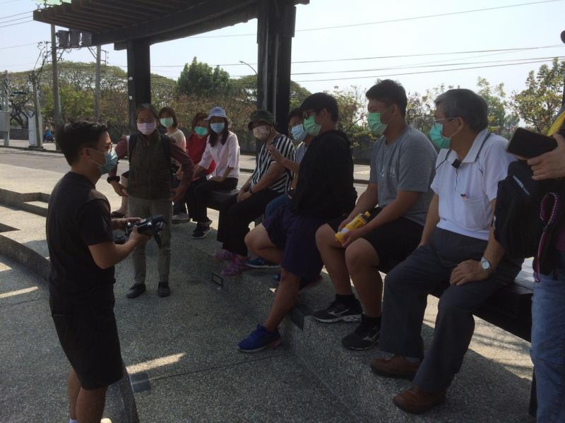 講師介紹空拍機操作細節