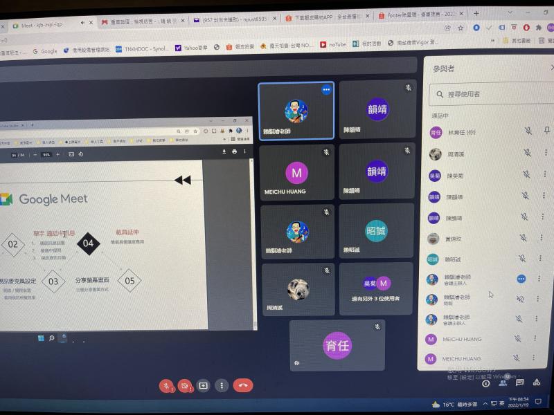 講師指導學員練習中