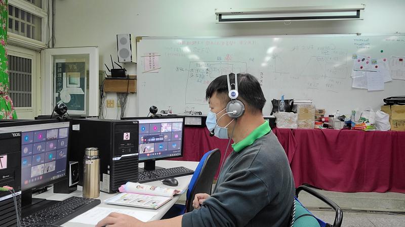 老師獻上授課畫面