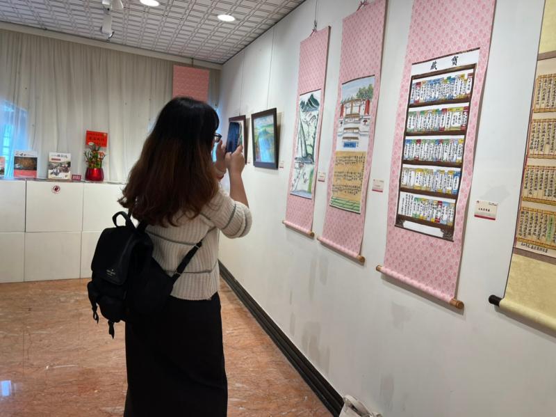 學員用智慧型手機記錄甲安埔五十三庄舊地名