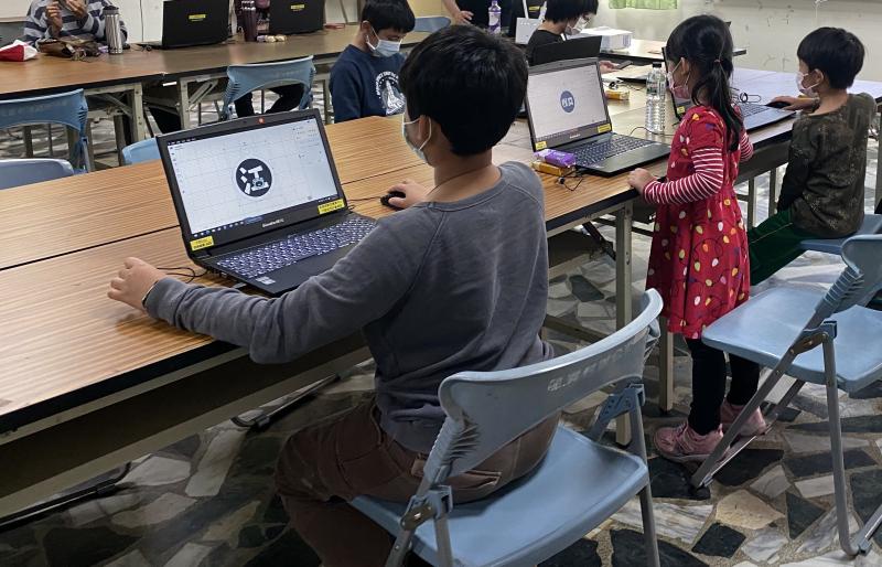 雷雕鑰匙圈製作。