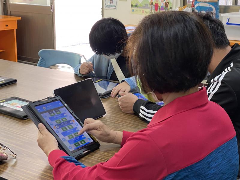 利用平板路況查詢。