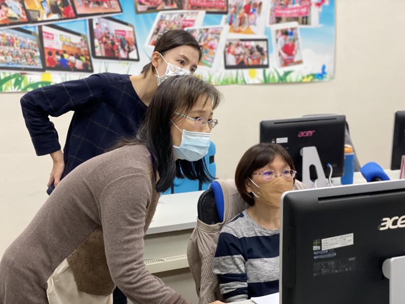 教學相長得大家，講師與駐點共同為認真拼命的學員解決困難。