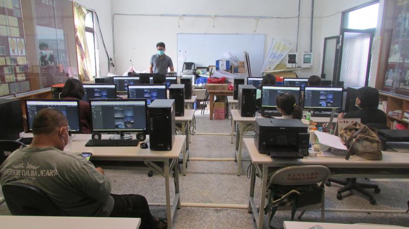 滇緬文化紀錄：行動載具攝影及修圖教學課程，學員上課情形