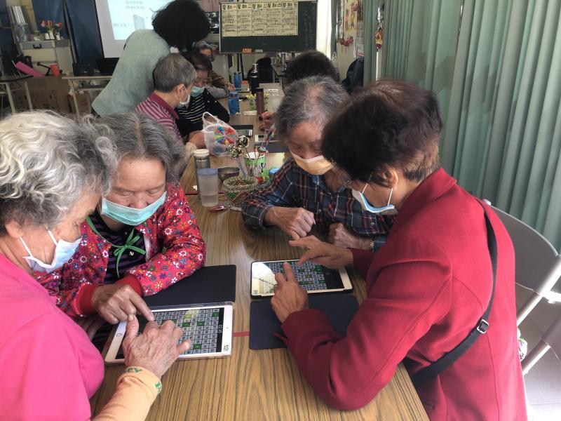 雙人一組互動益智遊戲