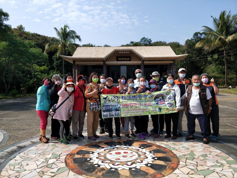 大內人文觀光遊程-老照片懷舊之旅學員一起在頭社上課合照