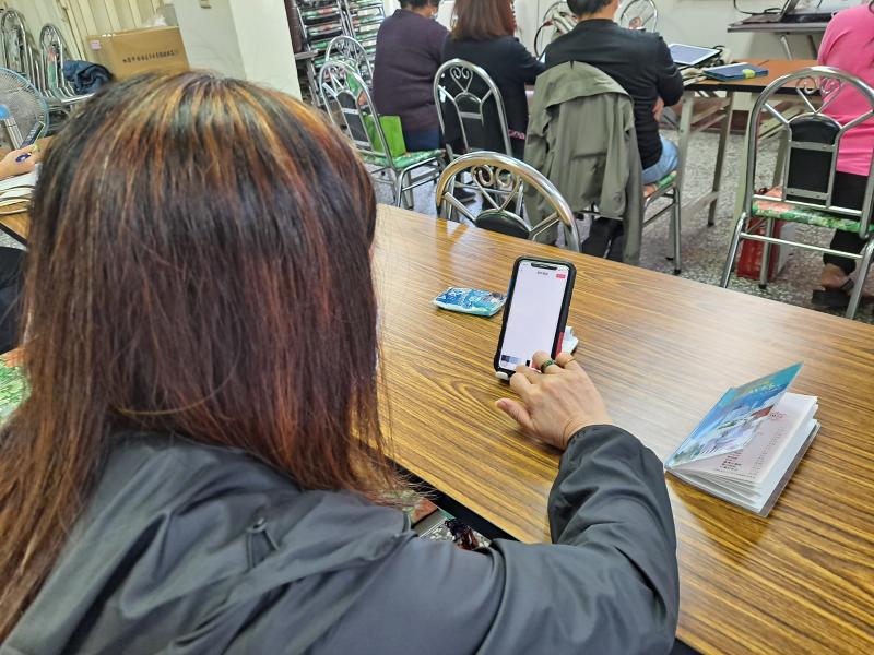 使用美圖秀秀設計圖案版面語手寫字