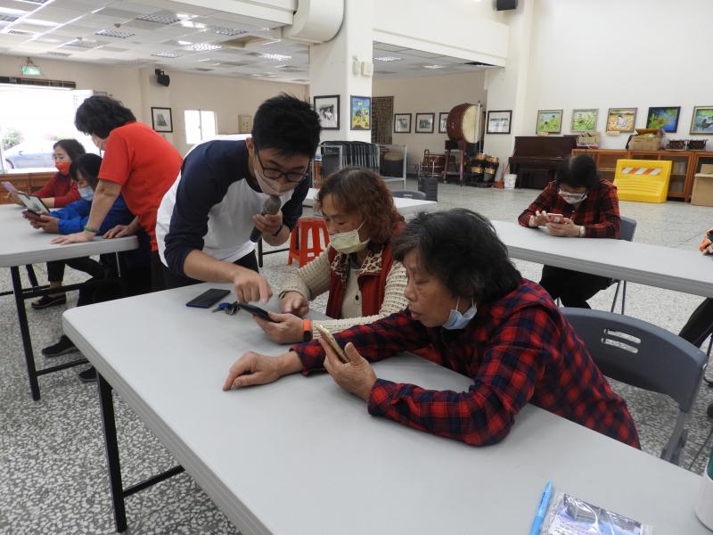 學員有疑問，講師很有耐心說明。