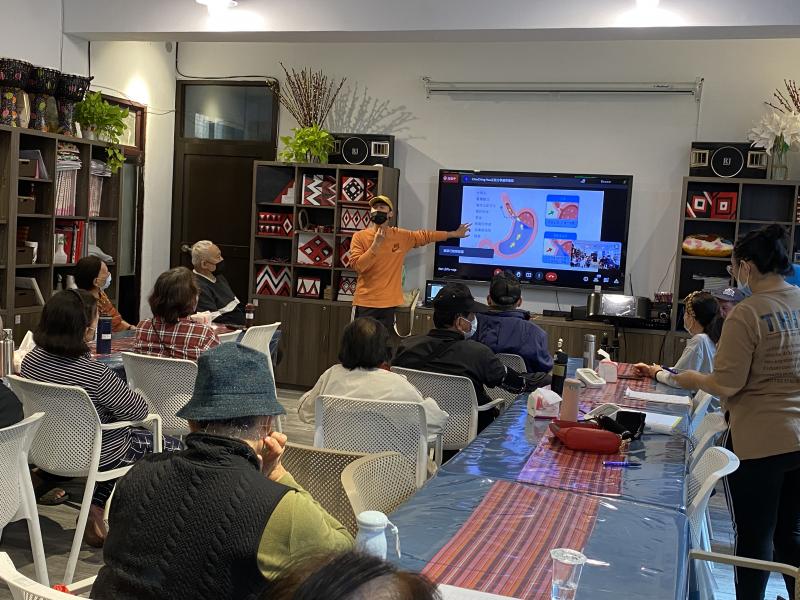 今天帶給學員的課程是Wacare—便祕、腹脹,吃對食物顧好腸胃。