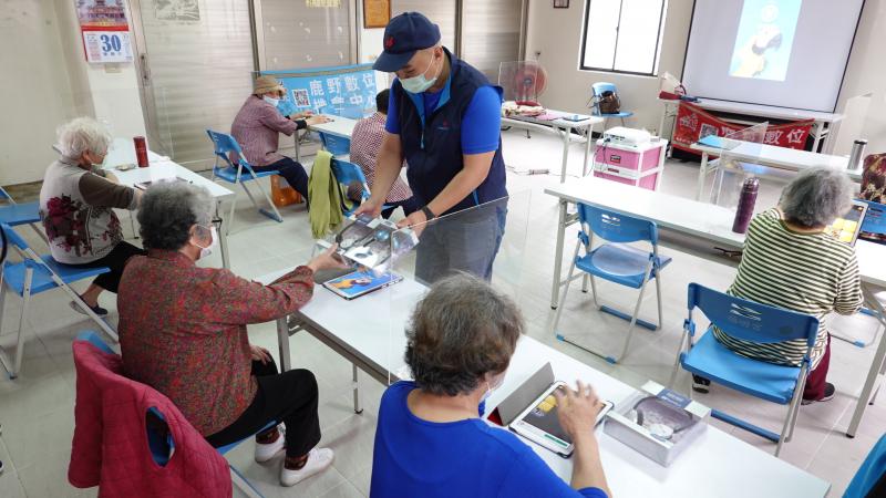 競賽獲獎學員-選獎品-耳機