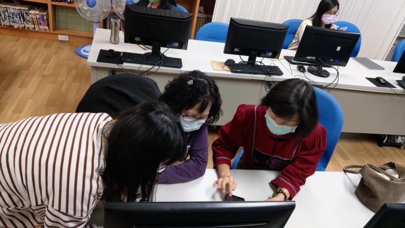 學員分組討論分鏡表填寫、畫~