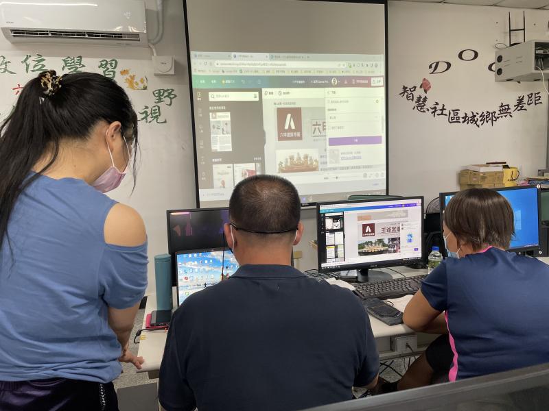 學員分組完成作品