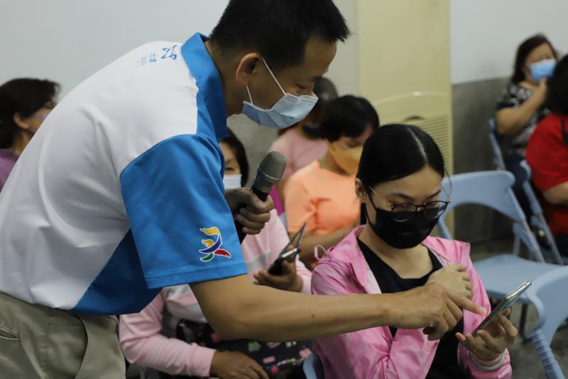 學員們認真學習!