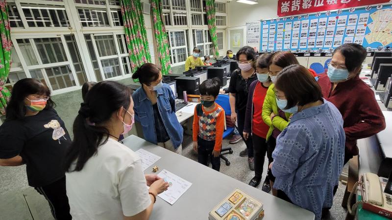 說師展現及設計完成的成品樣式。