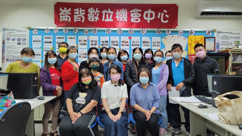 文創設計-圖稿設計新創意參與學員合影。