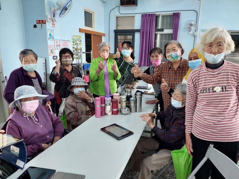 完成自己的姓名貼