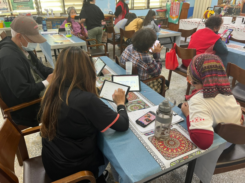 學員很認真的復習,因為大家都想學會