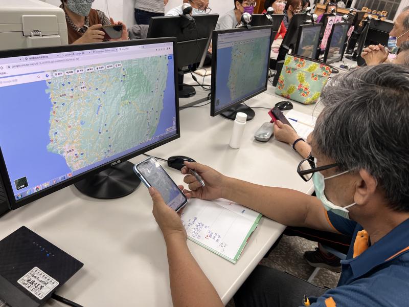 以圖像、文字方式來編撰自己能懂得筆記內容，並看著筆記資料不斷重複練習。