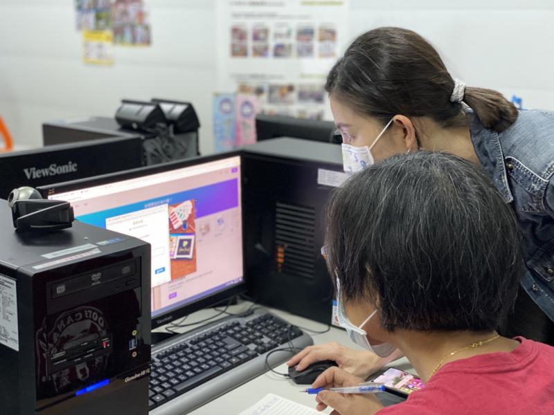協助學員解決註冊帳號、密碼困難，能跟上學習進度。
