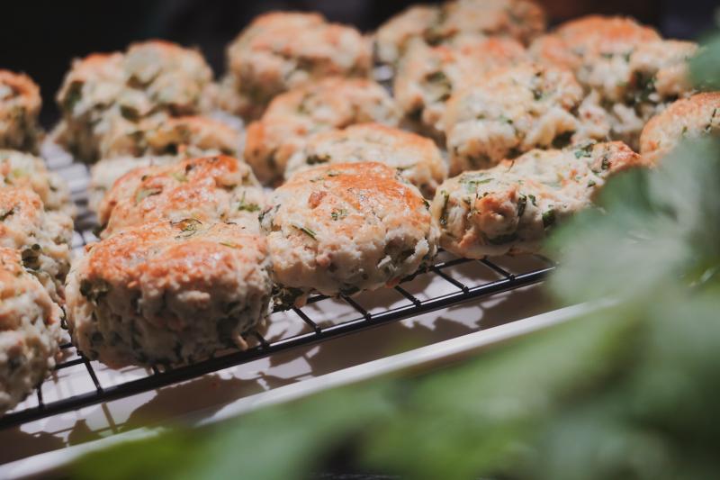 製作成香菜司康，味道超特別。