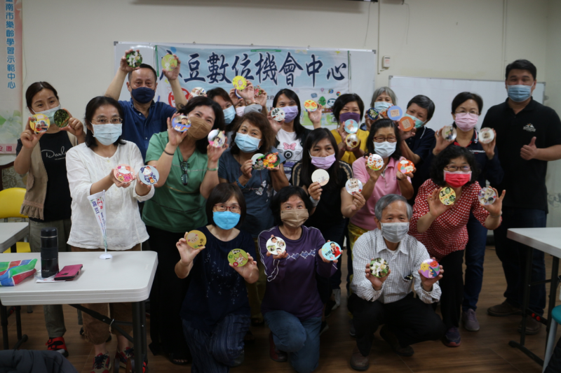 課程結束,學員和老師合照