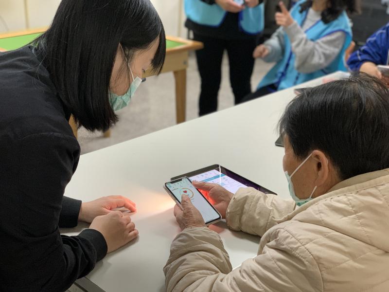 體驗使用手機或平板，就可以簡單偵測心跳。