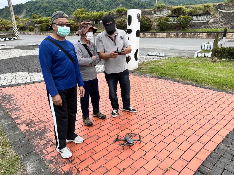 學員個別講解操作及體驗