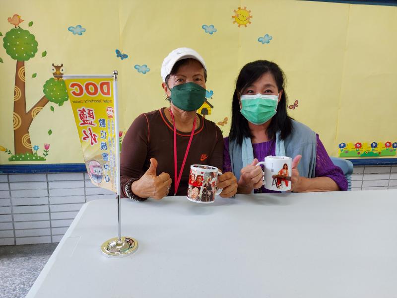 學員與製作的專屬馬克杯之二