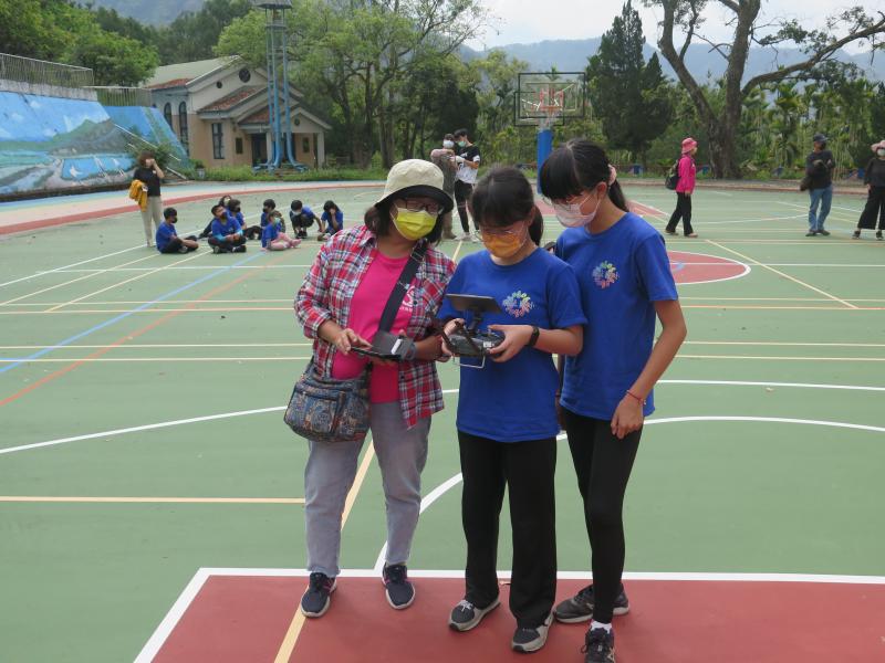 親子共學，增進親子關係，攜手追求更高更遠的理想。