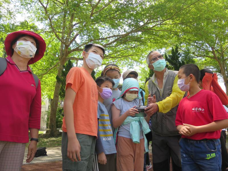 專注與好學的學生，透過數位學習，強化數位能力，空拍美美的校園。