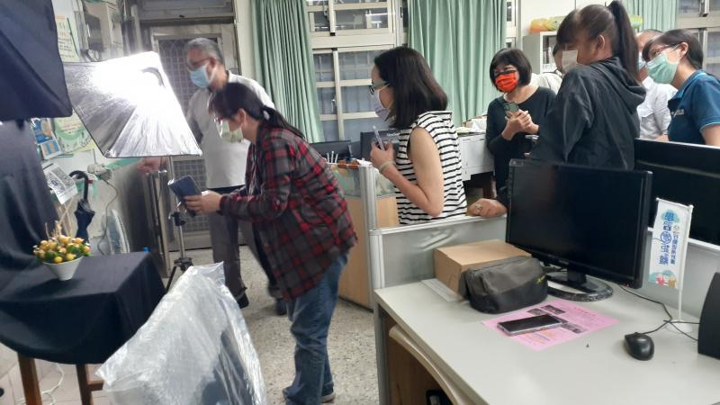 同學們個個展現他們的功力。