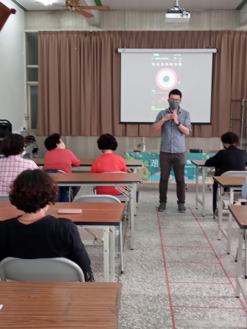 講師介紹健康管理相關的app。