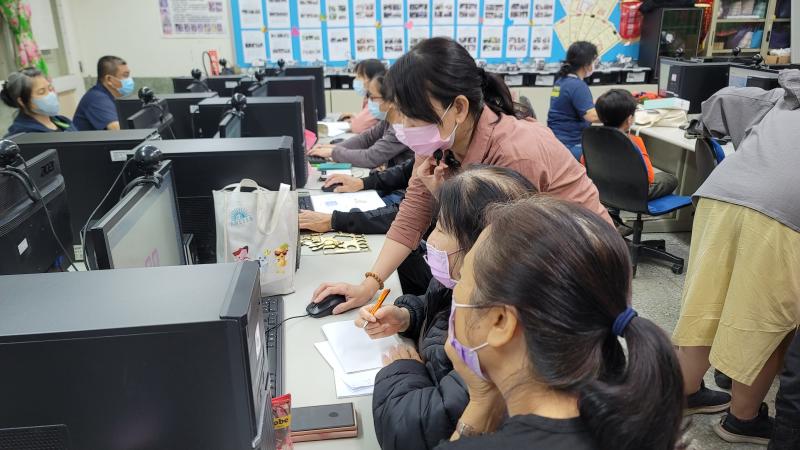 老師解決學員遇到的瓶頸。