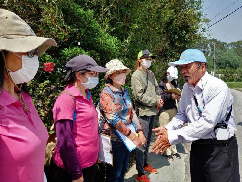 講師說明芎林水圳的重要性。