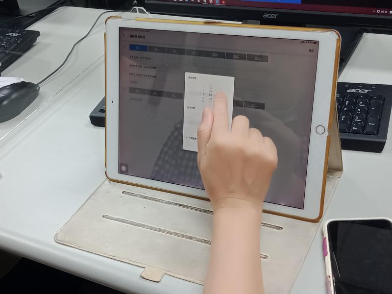 學員正在輸入商家資訊