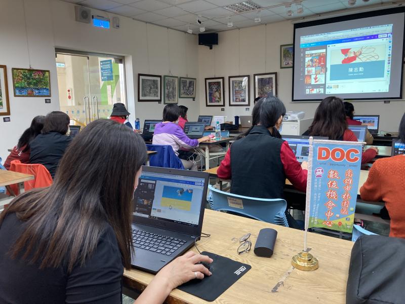 學員努力的設計自己的包裝內容