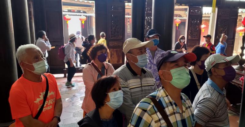 學員專心聽講的表情