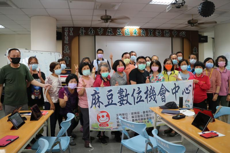 課程結束,學員和老師合照