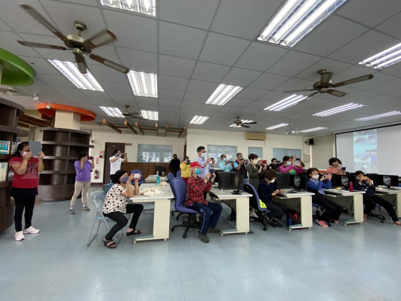 大家認真練習拍攝技巧