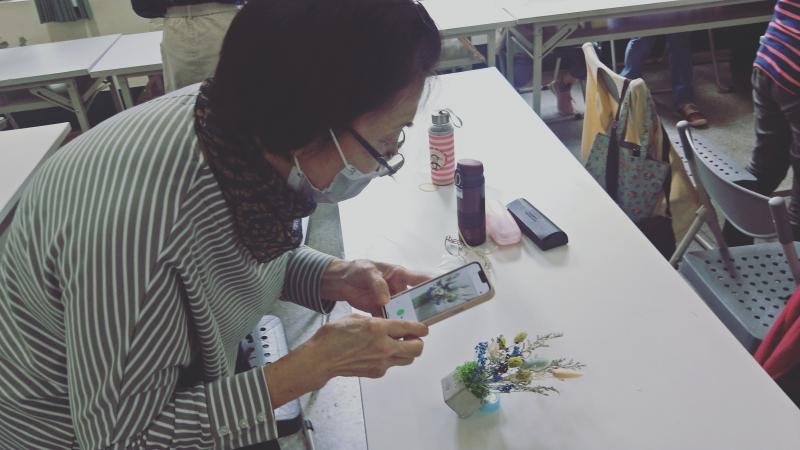 學員聚精會神做練習