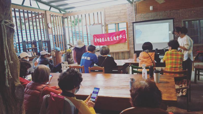 在分班上課參與的學員非常踴躍，上課全景