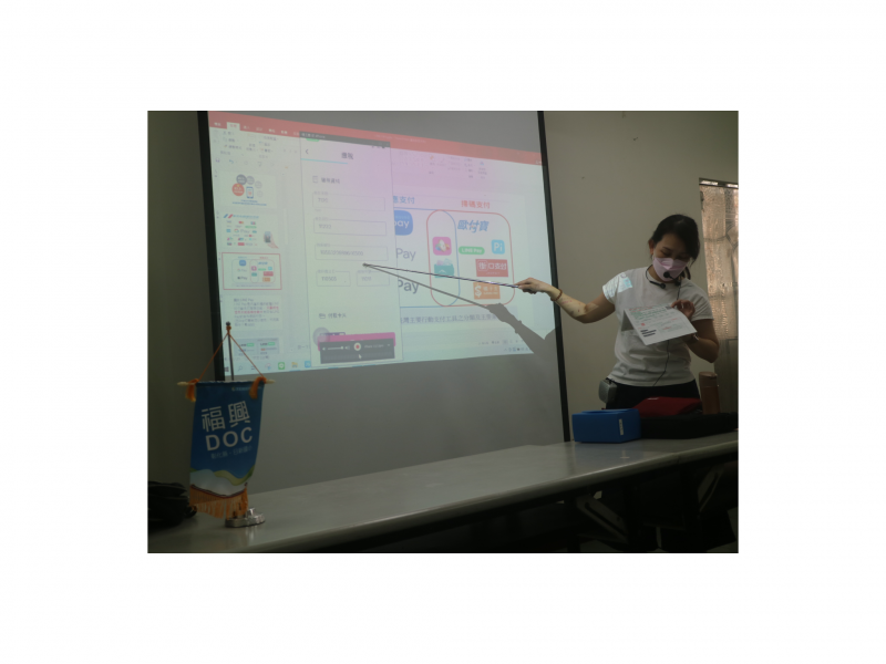 講師示範如何使用台灣Pay繳稅